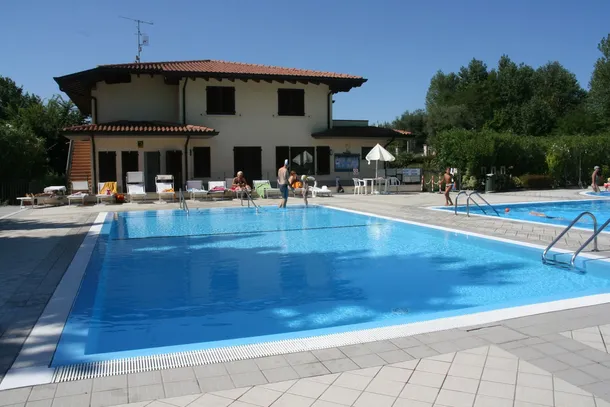 Camping Zocco nad jeziorem Garda- basen