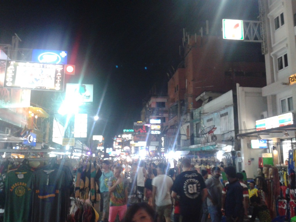 khao san road wieczorem