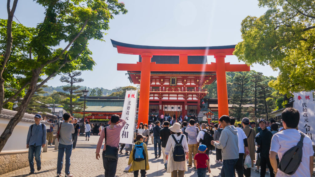Fushimi Inari Shrine w Kyoto - tysiące czerwonych bram tori w Japonii