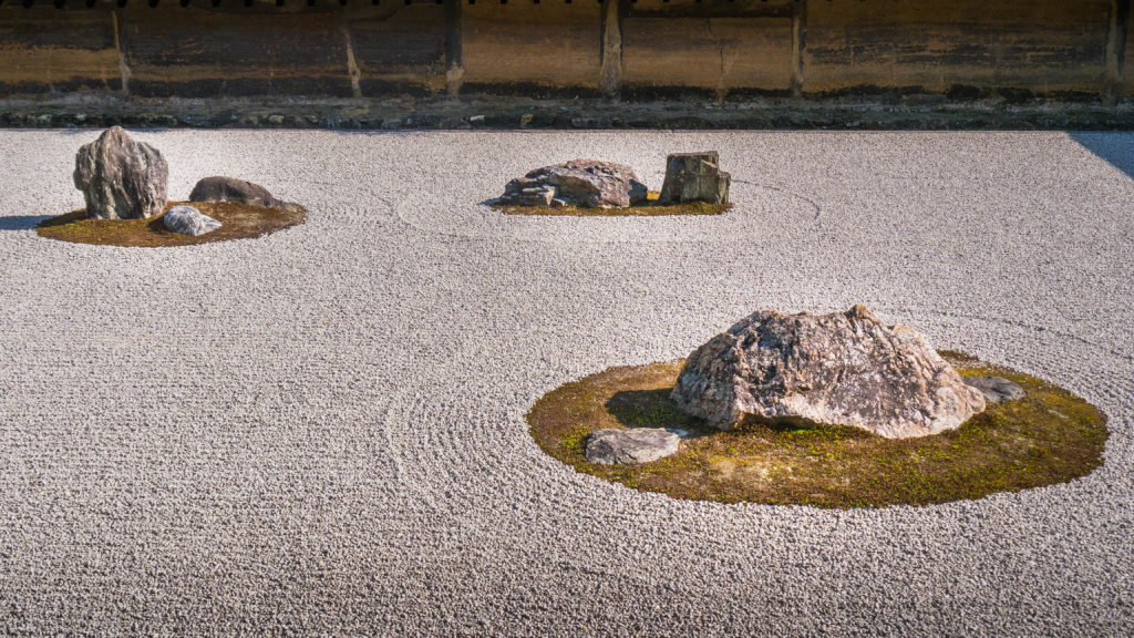 Ryoanji Temple w Kyoto i kamienny ogród zen (Japonia by Podróże Szczęściary)
